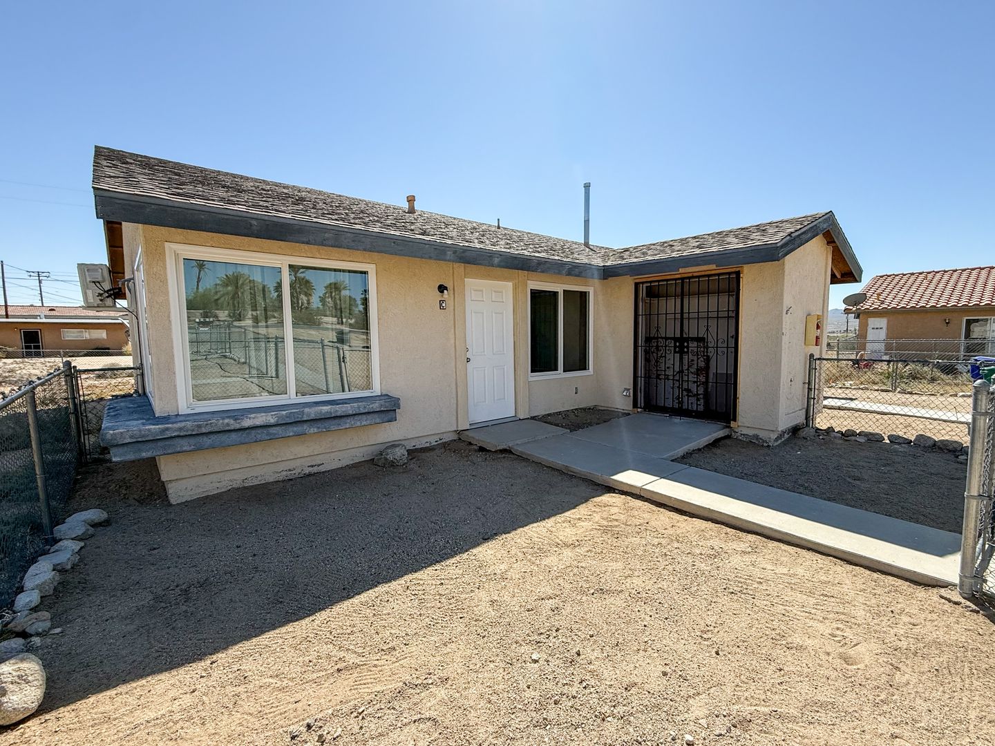 29 Palms Apartment: 5839 Bagley Ave.