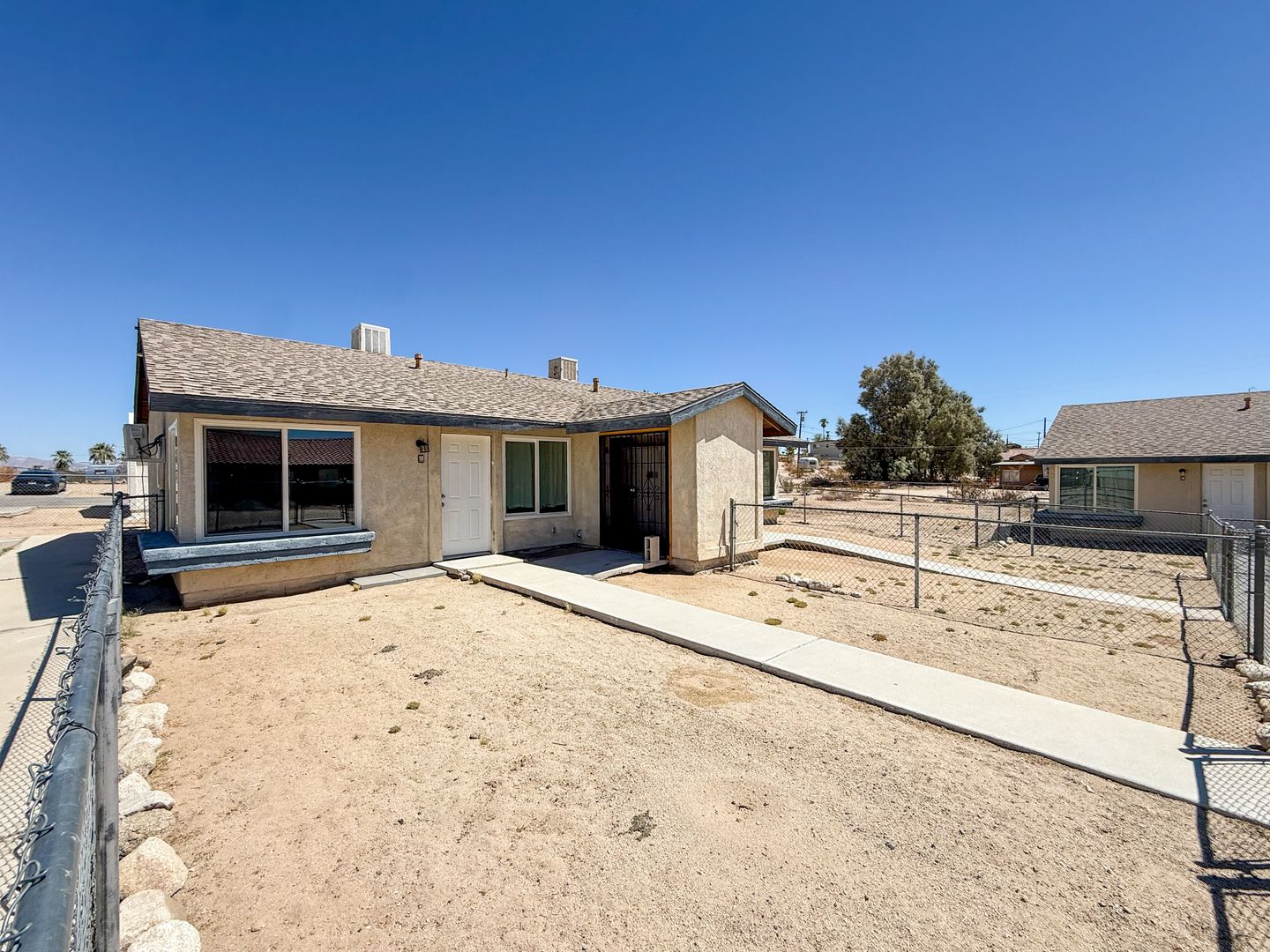 29 Palms Apartment: 5839 Bagley Ave.