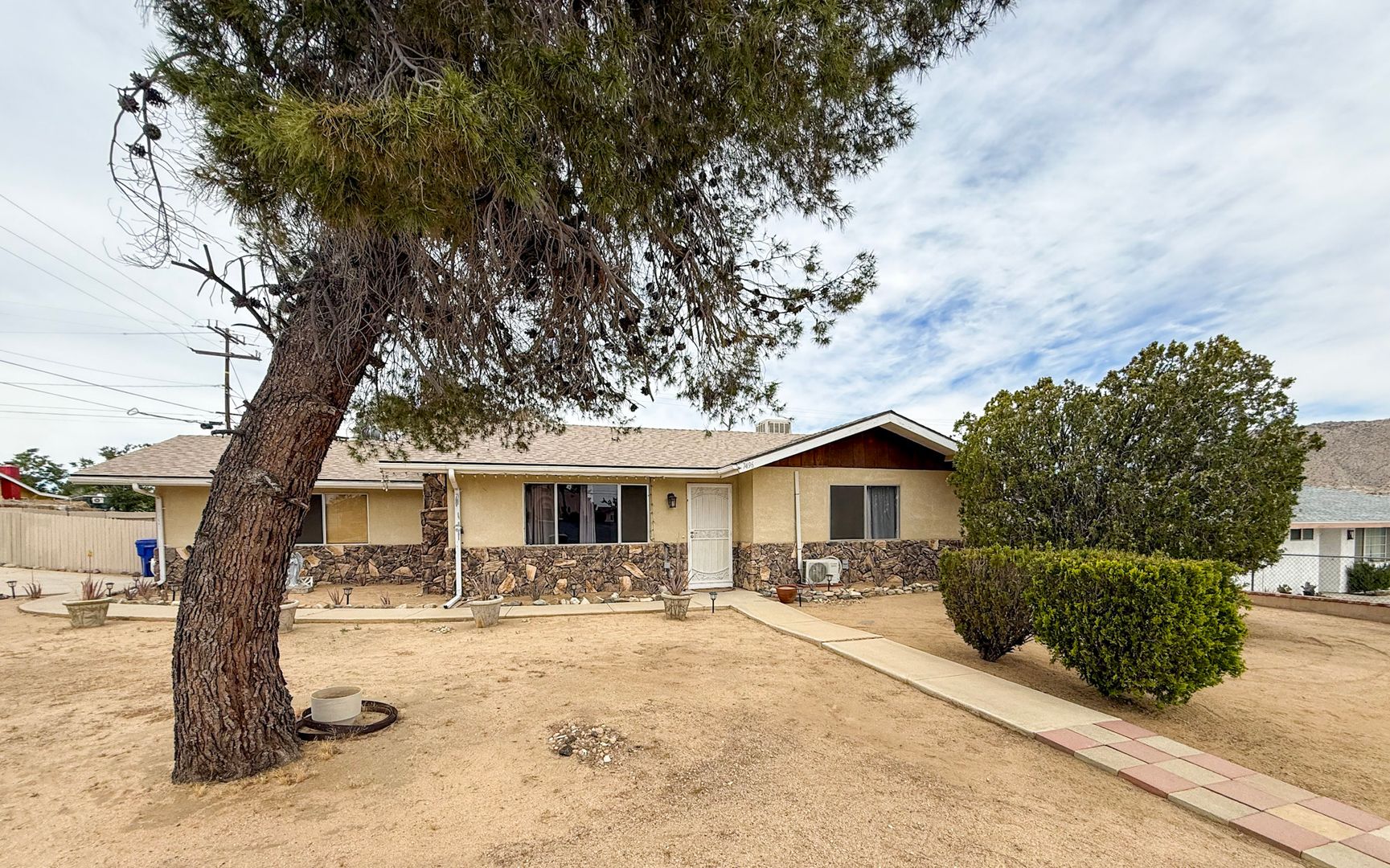 Yucca Valley House: 7496 Church Street