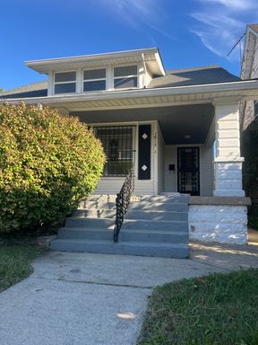 Gorgeous updated 3/1 duplex with garage! – photo 1