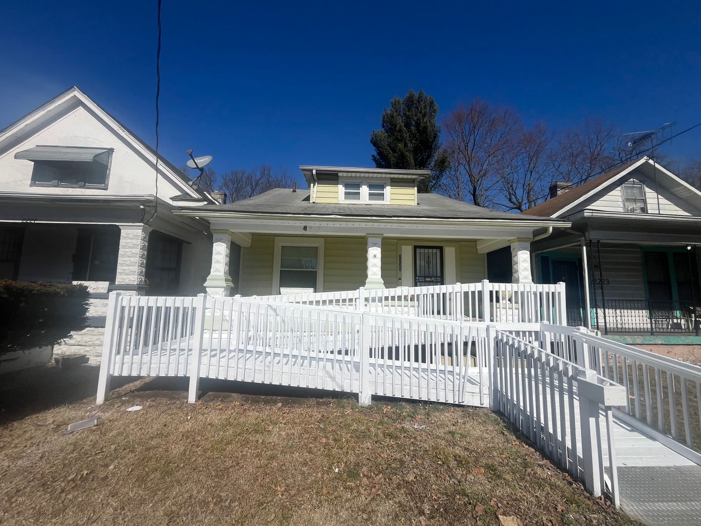 Louisville House: 2225 W Oak St