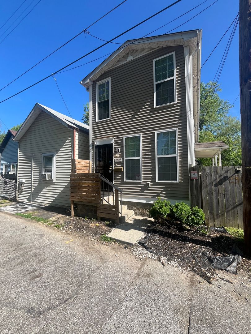 Louisville House: 1909 Owen St
