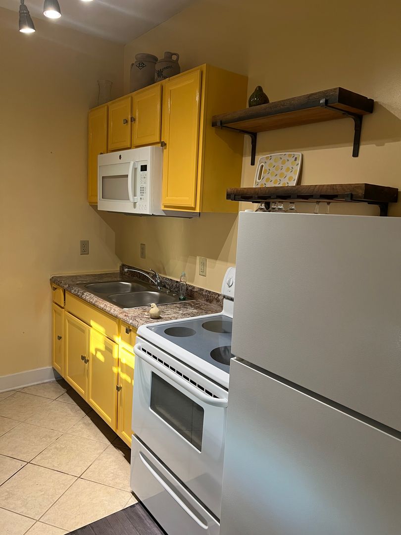 Louisville Apartment: 1146 S 6th St