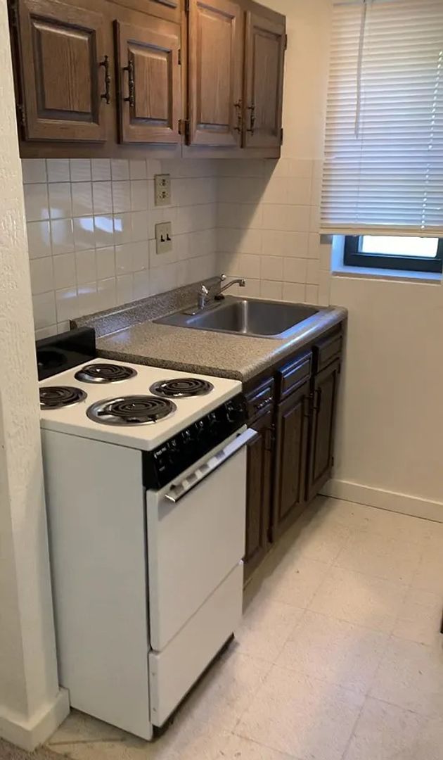Brentwood Apartment: 330 Greenlee Road