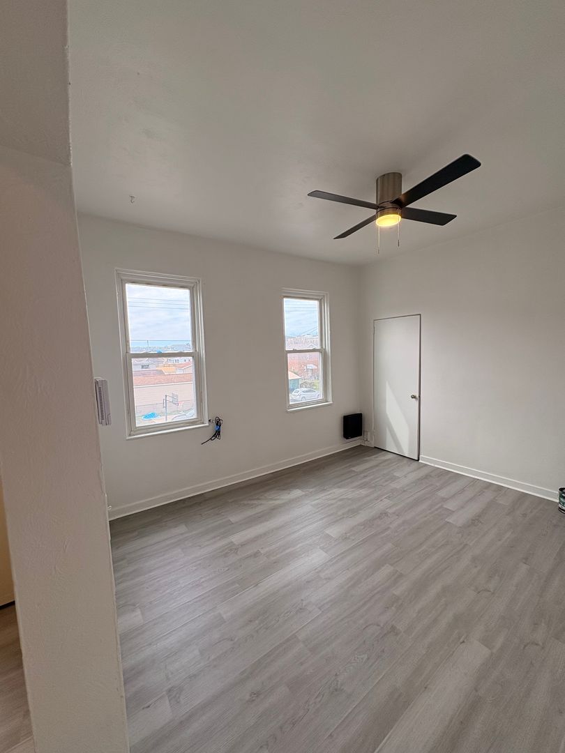 Carnegie Apartment: 215 Woodkirk Street