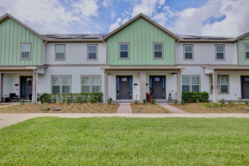 Modern 3 Bed Full 3 Bath Townhome with Gourmet Kitchen, 2-Car Garage & Resort-Style Community Amenities – Saint Cloud! Available Now! – photo 1