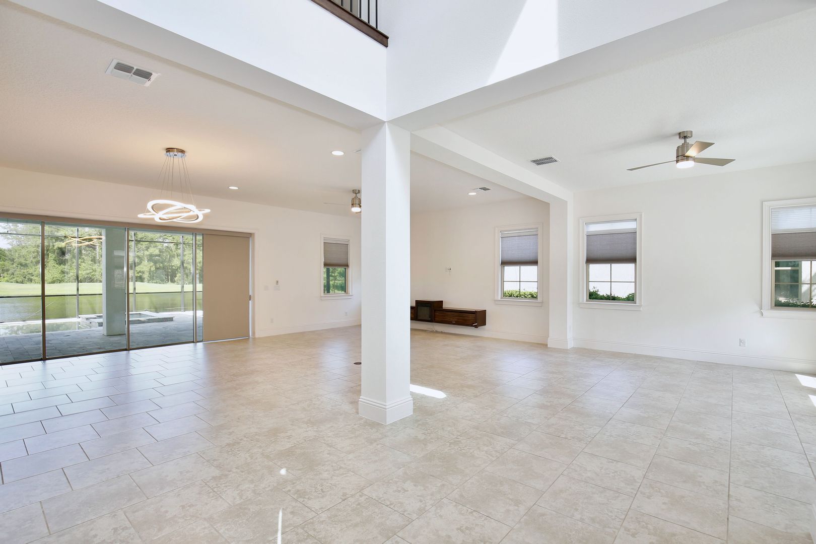 MOBBERLEY CIR 10822 3 of 12