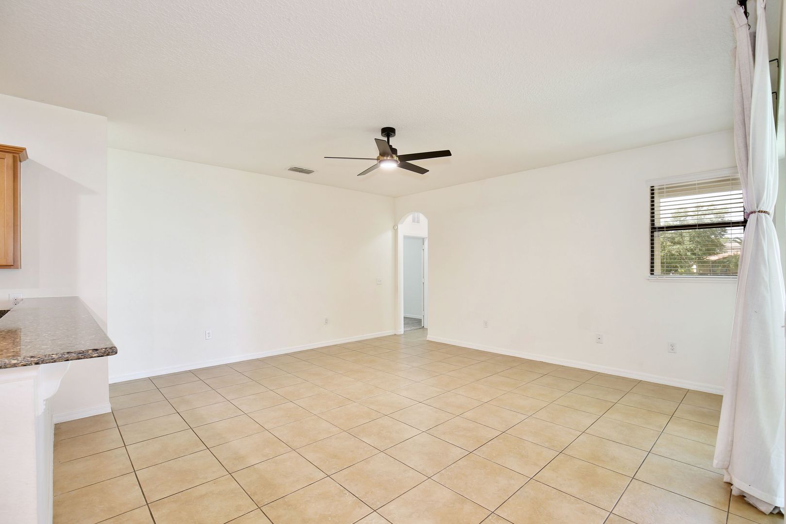 COASTAL BREEZE DR. 3908 7 of 12