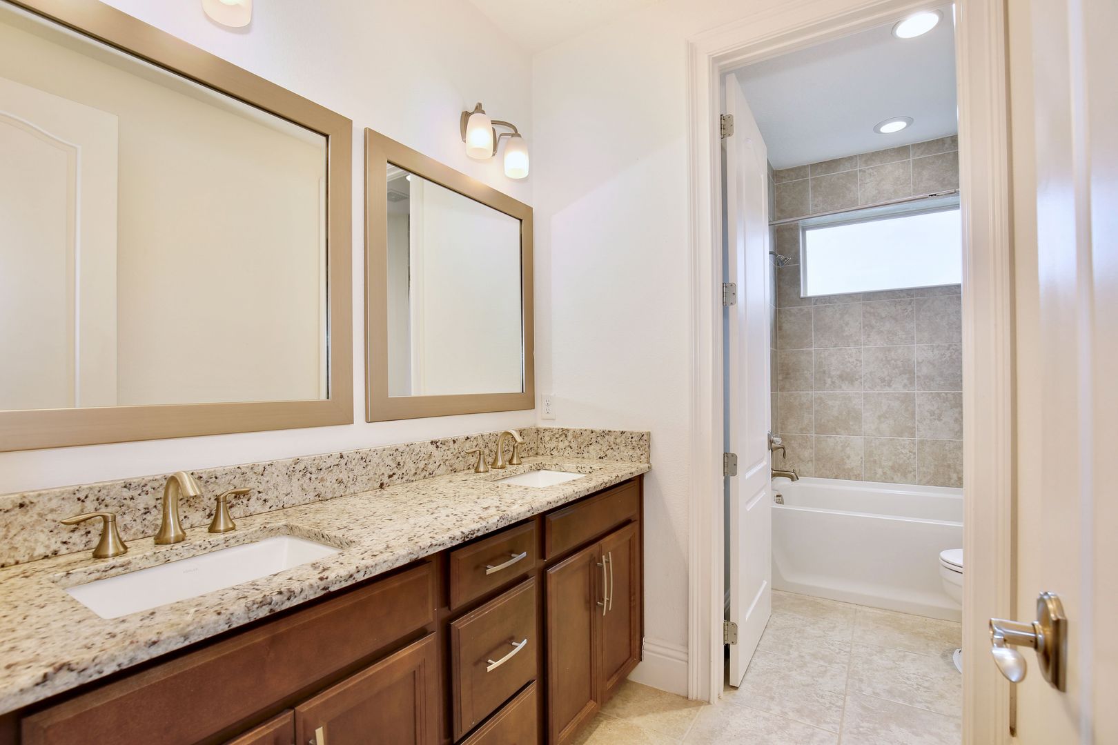 MOBBERLEY CIR 10822 42 of 73