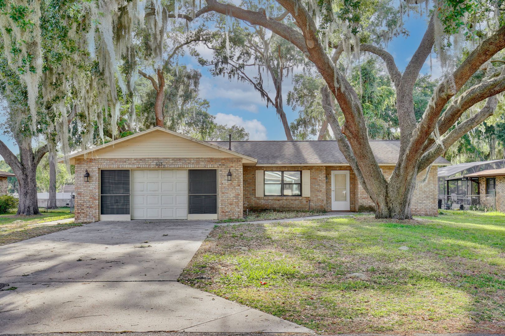 Leesburg House: 613 Yorktown Dr