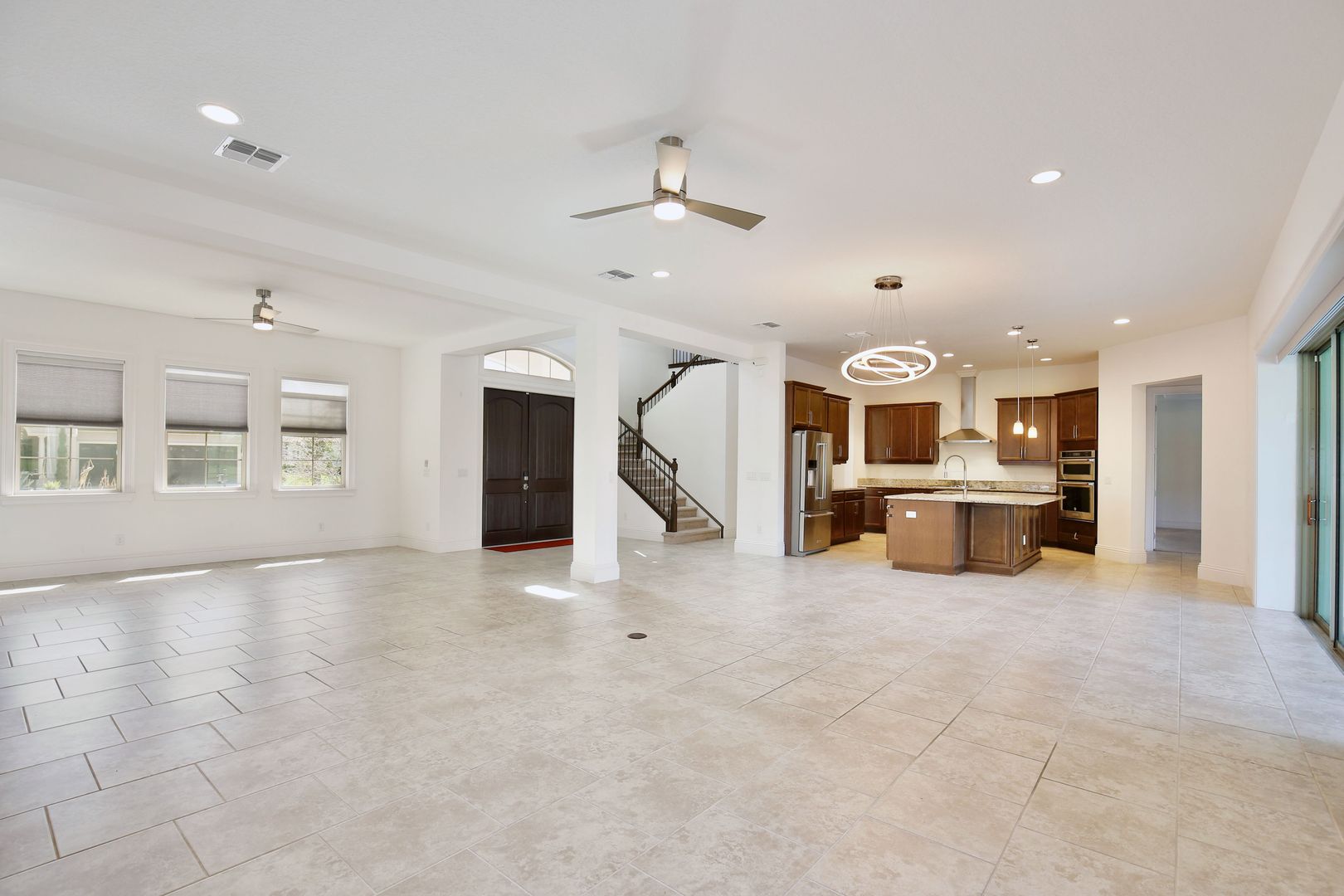 MOBBERLEY CIR 10822 5 of 12