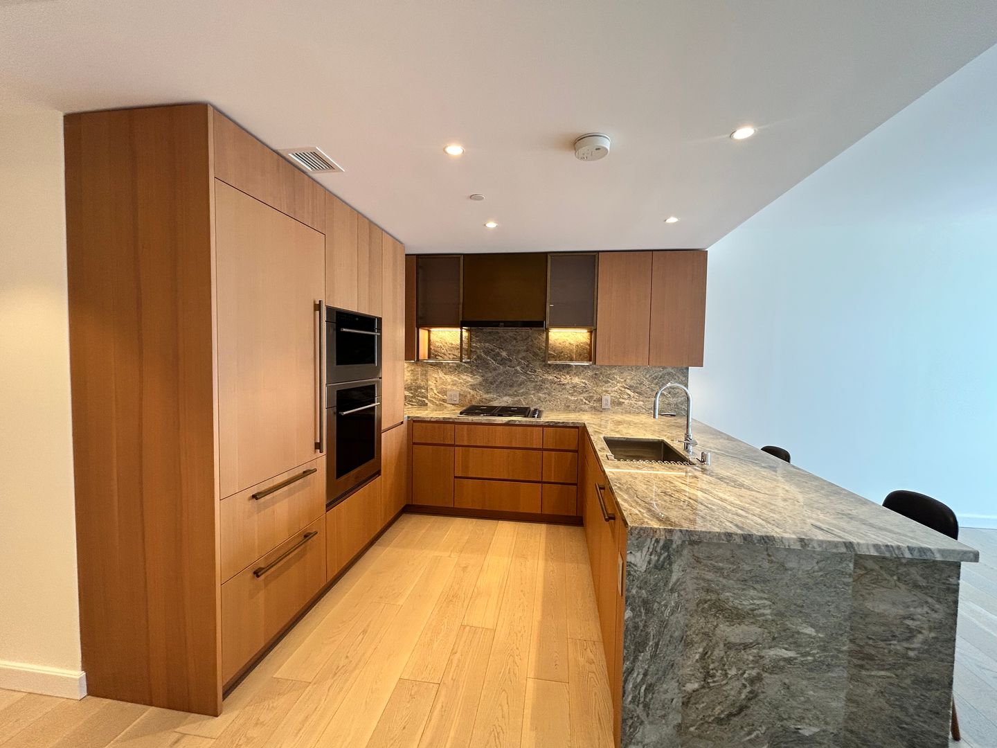 Honolulu House: 1100 Ala Moana Blvd #3307