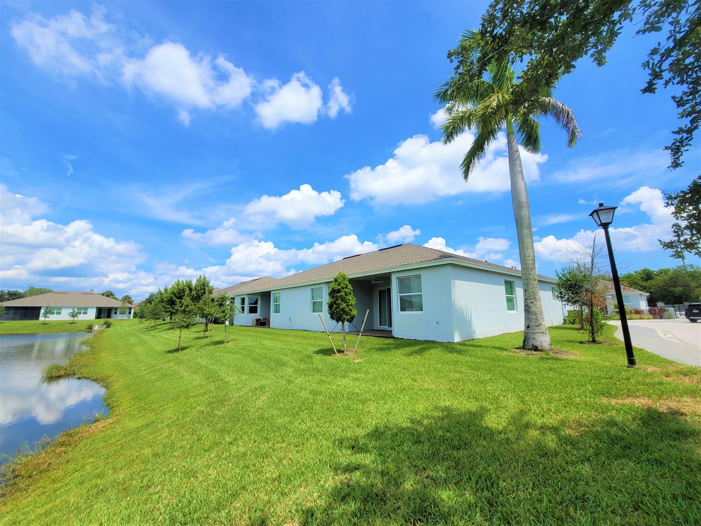 Annual unfurnished rental. Available for new residents on 07/10/2024