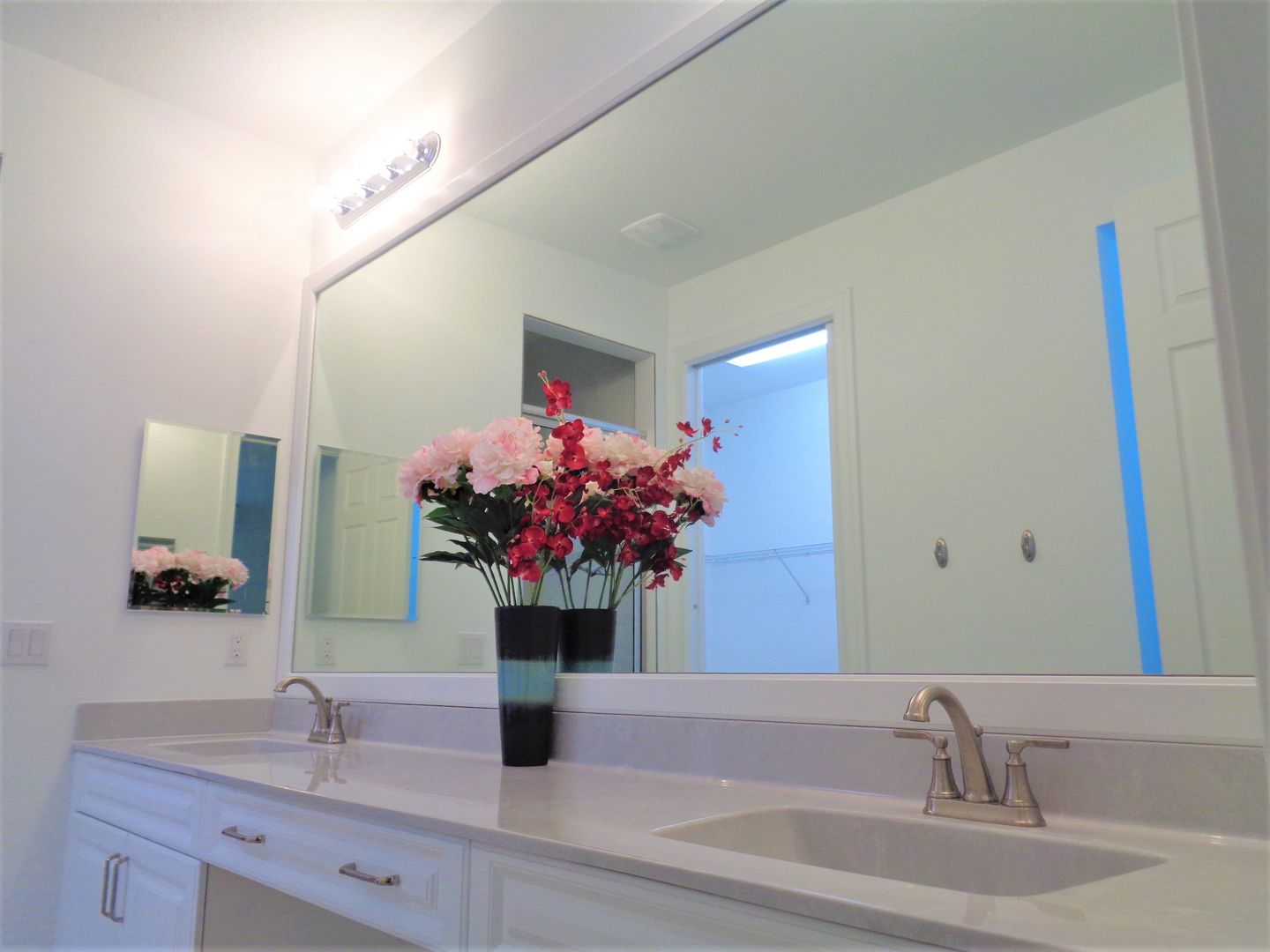 Annual unfurnished rental. Available for new residents on 07/10/2024