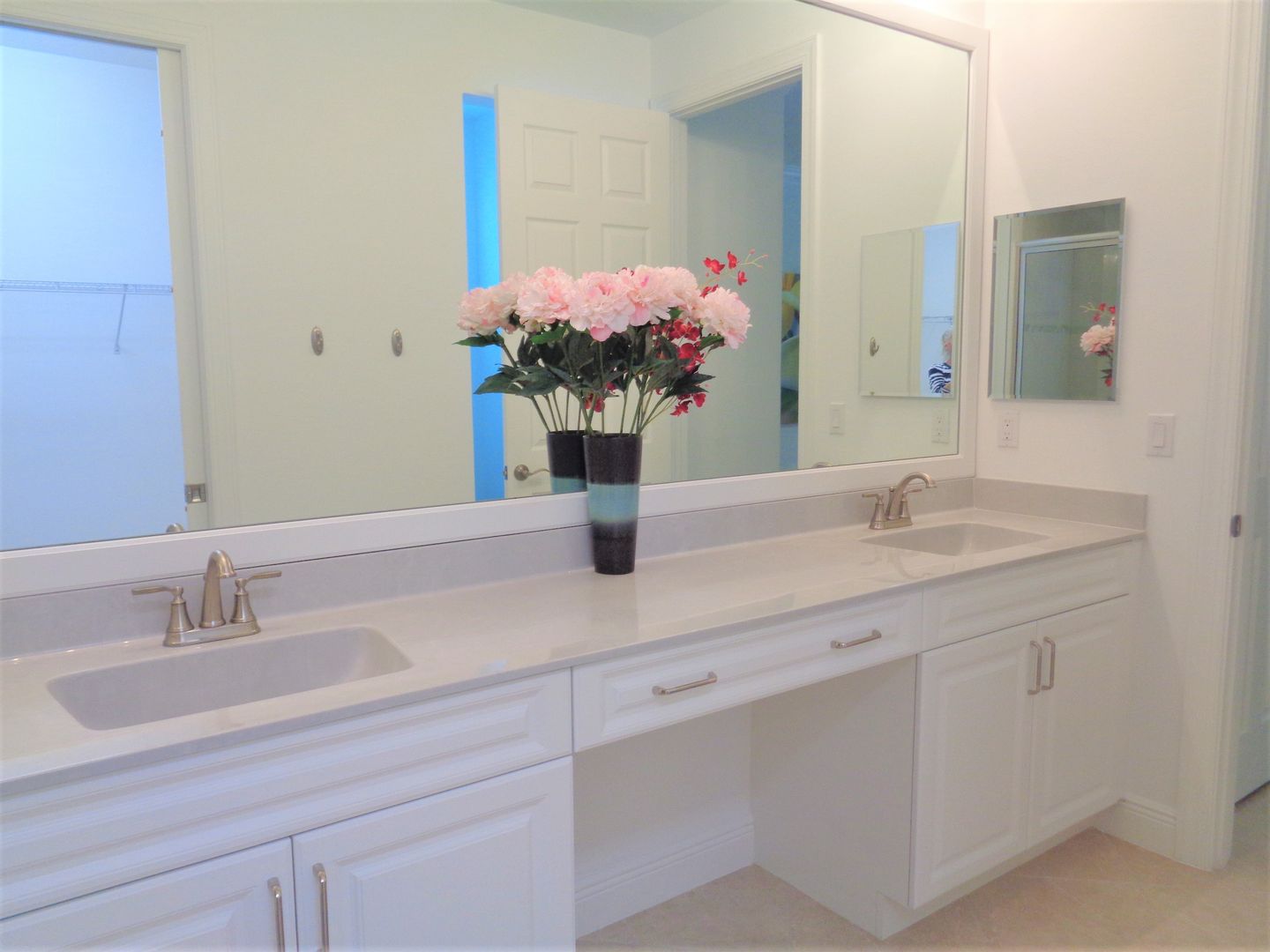 Annual unfurnished rental. Available for new residents on 07/10/2024