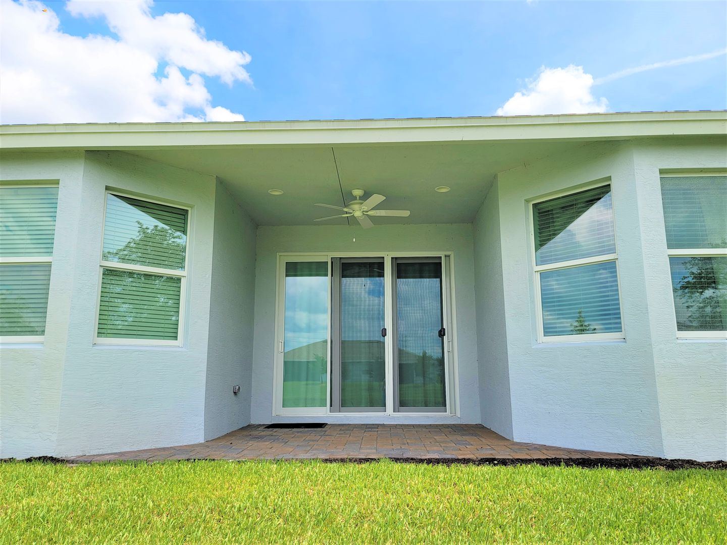 Annual unfurnished rental. Available for new residents on 07/10/2024