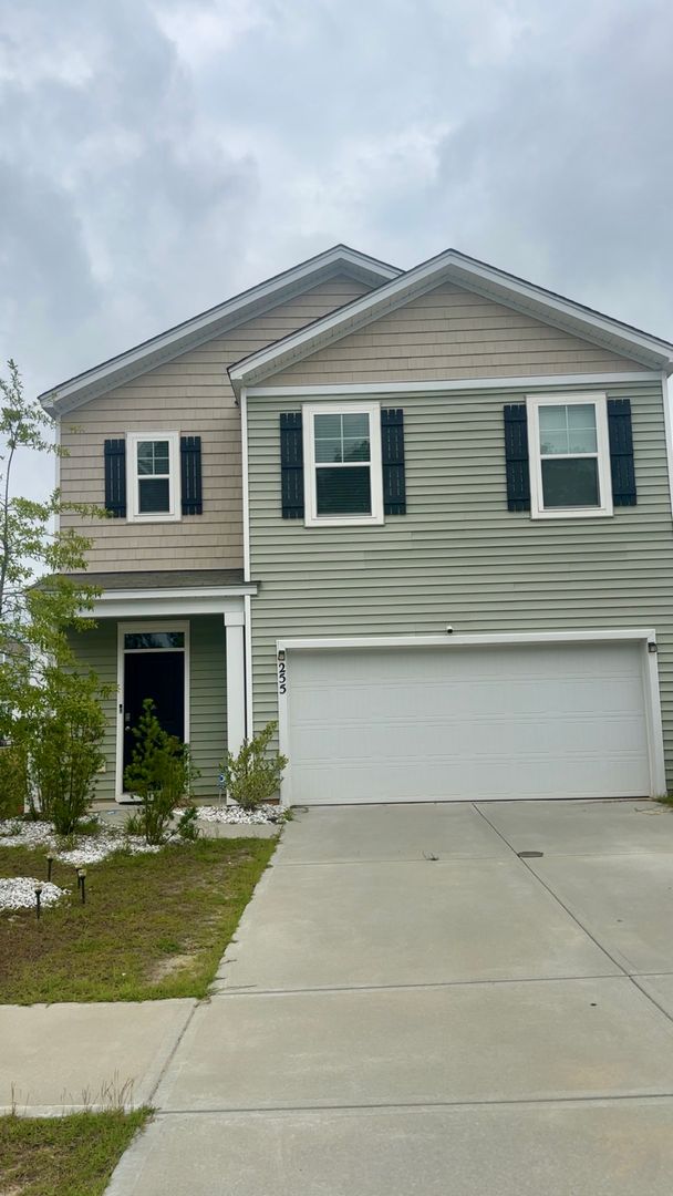 Summerville House: 255 Sweet Cherry Lane