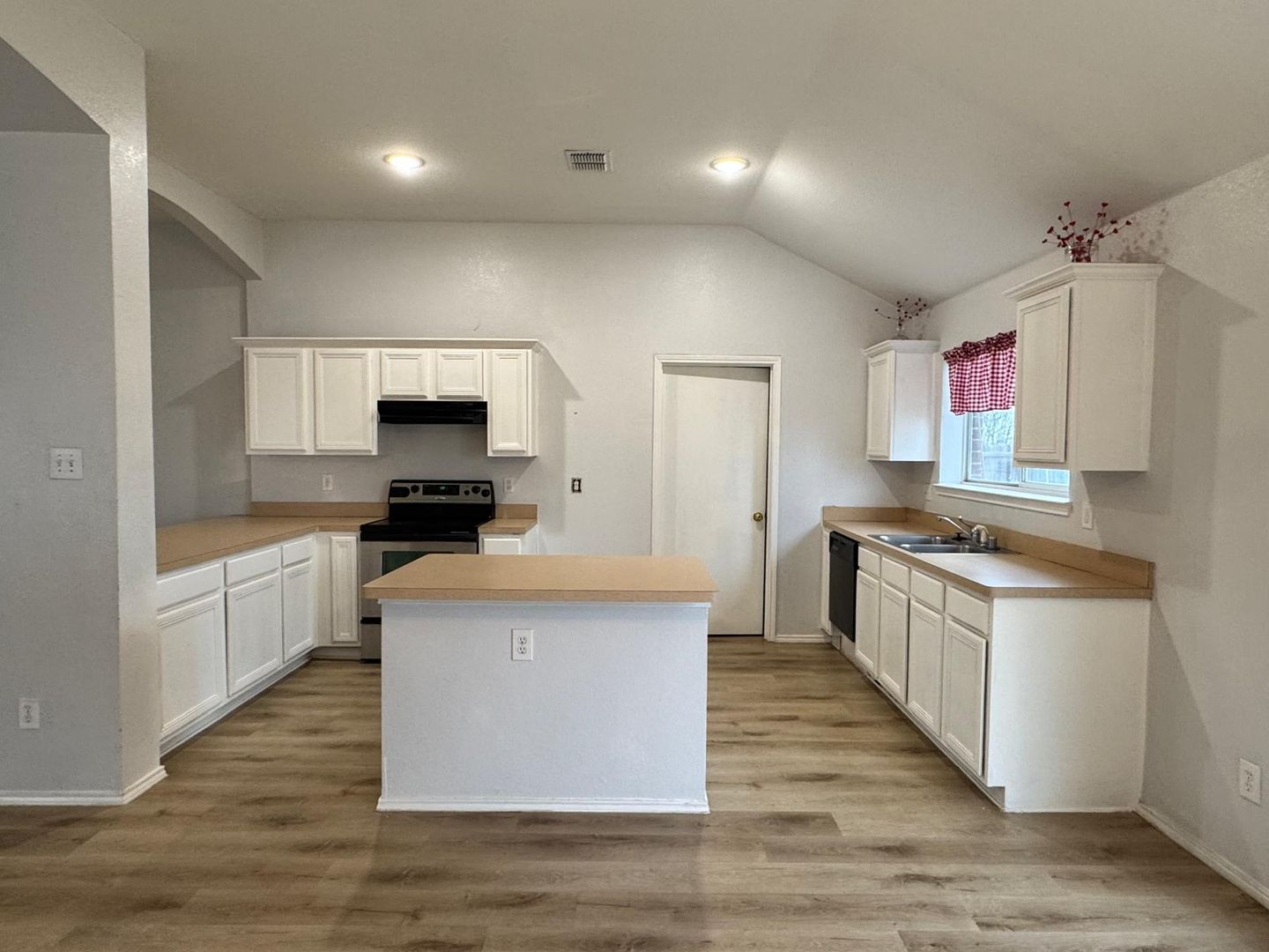 Arlington House: 2226 Mainsail Ln