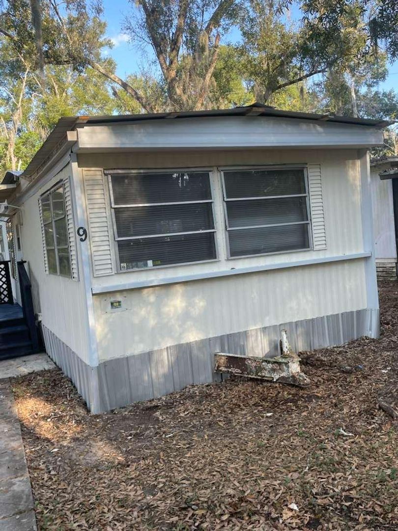 Thonotosassa Apartment: 9512 Ripley Road