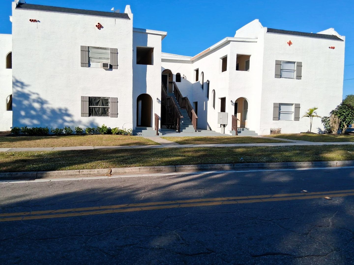 Lake Wales Apartment: 241 E Seminole Ave