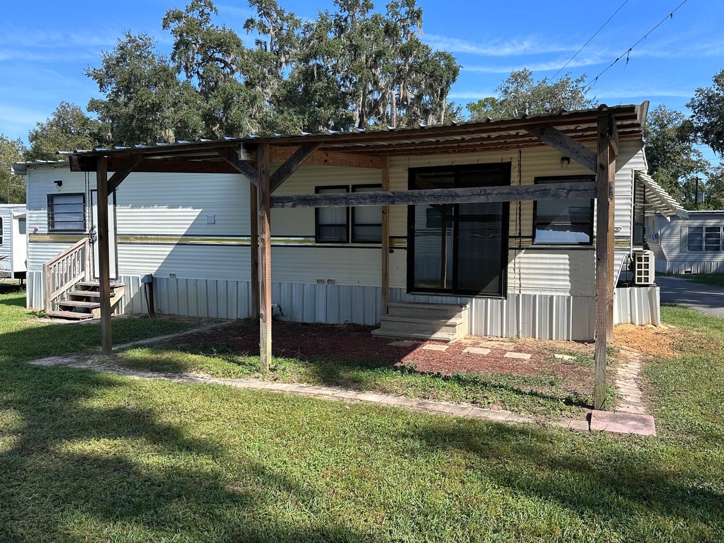 Brooksville Apartment: 11811 N Broad Street