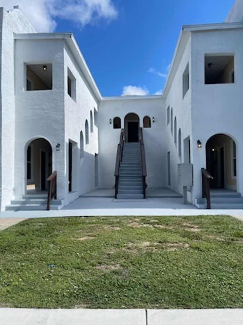 Lake Wales Apartment: 241 E Seminole Ave