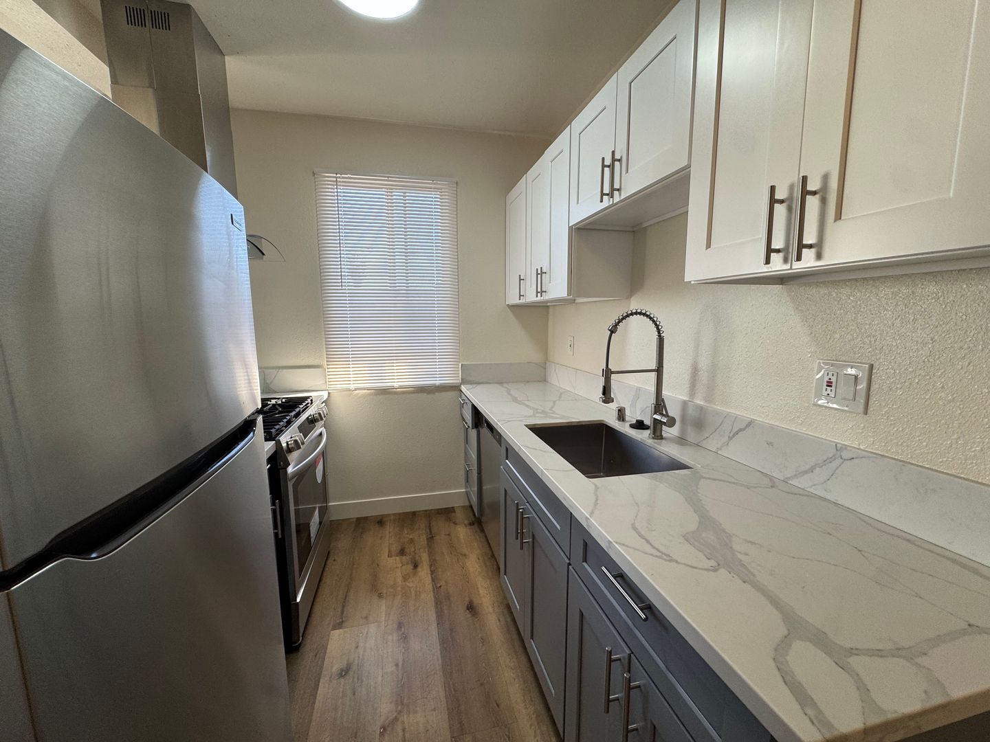 Van Nuys Apartment: 14639 Calvert St