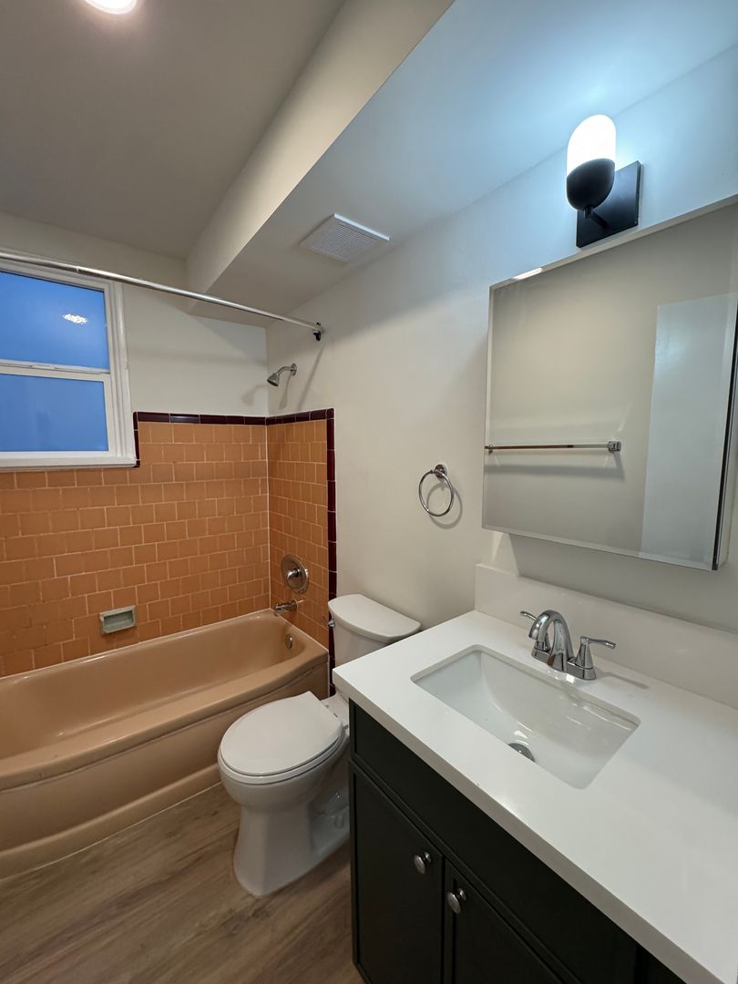 Los Angeles Apartment: 3414 Overland Ave