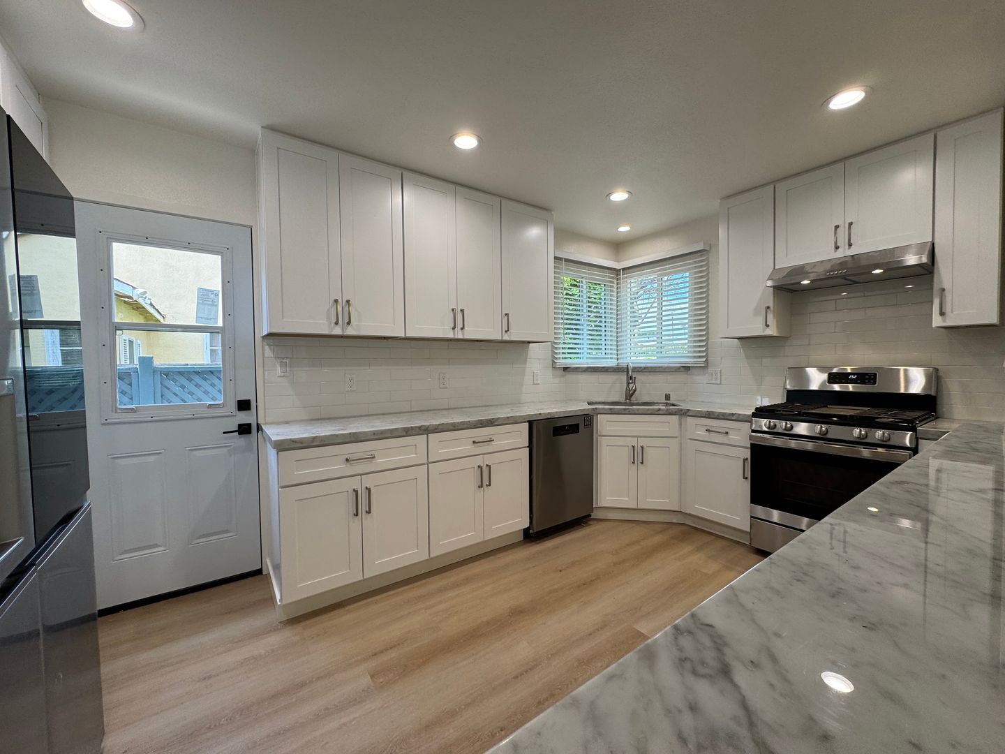 Los Angeles Apartment: 11824 Ocean Park Blvd