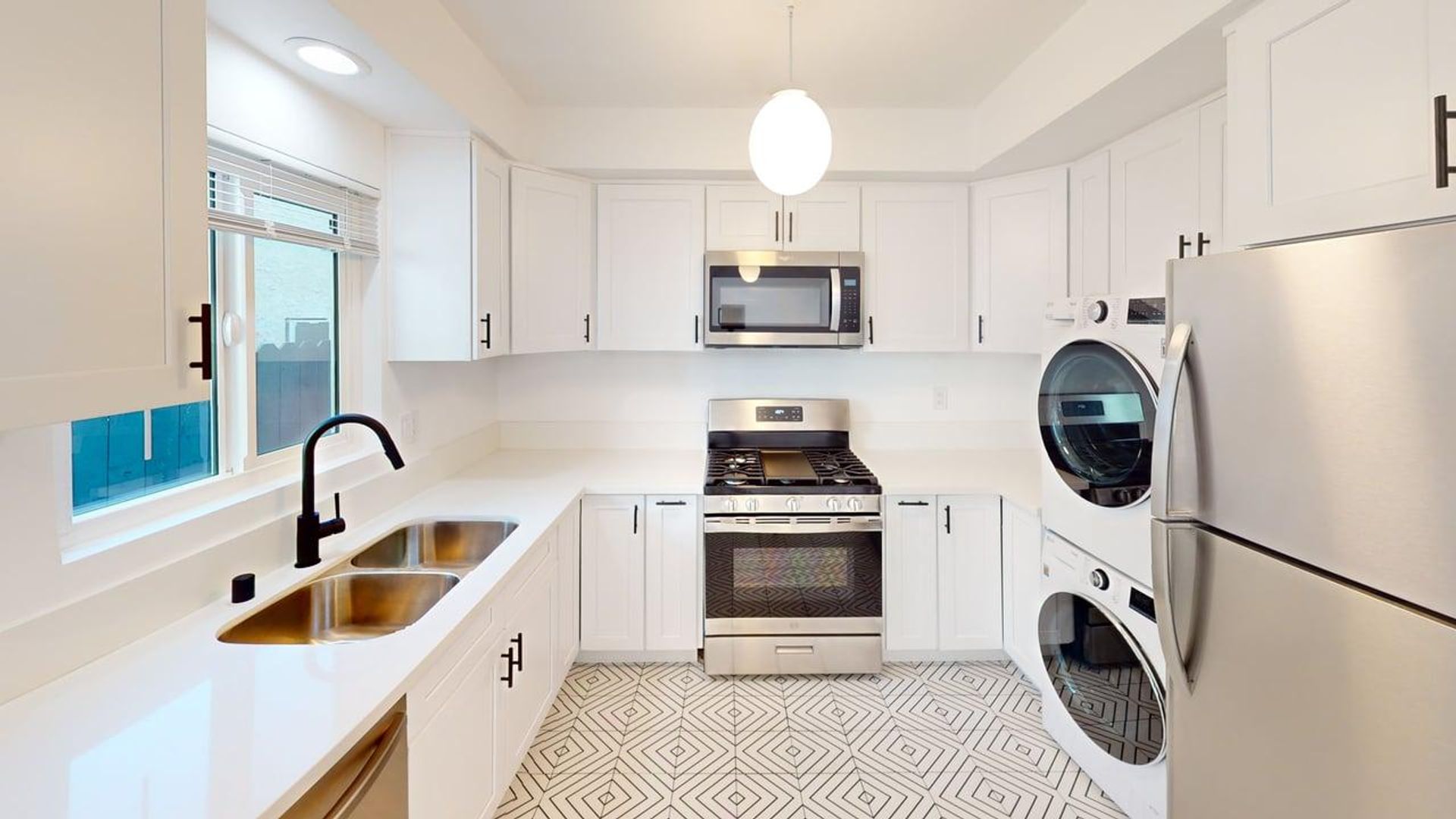 Los Angeles Apartment: 5115 Clinton St