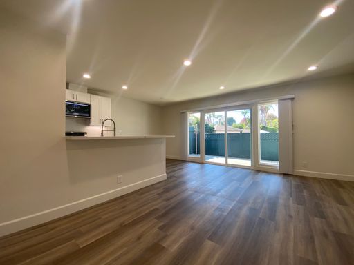 2BR | Oversized Patio + In-unit Laundry | Central A/C | West La – photo 1