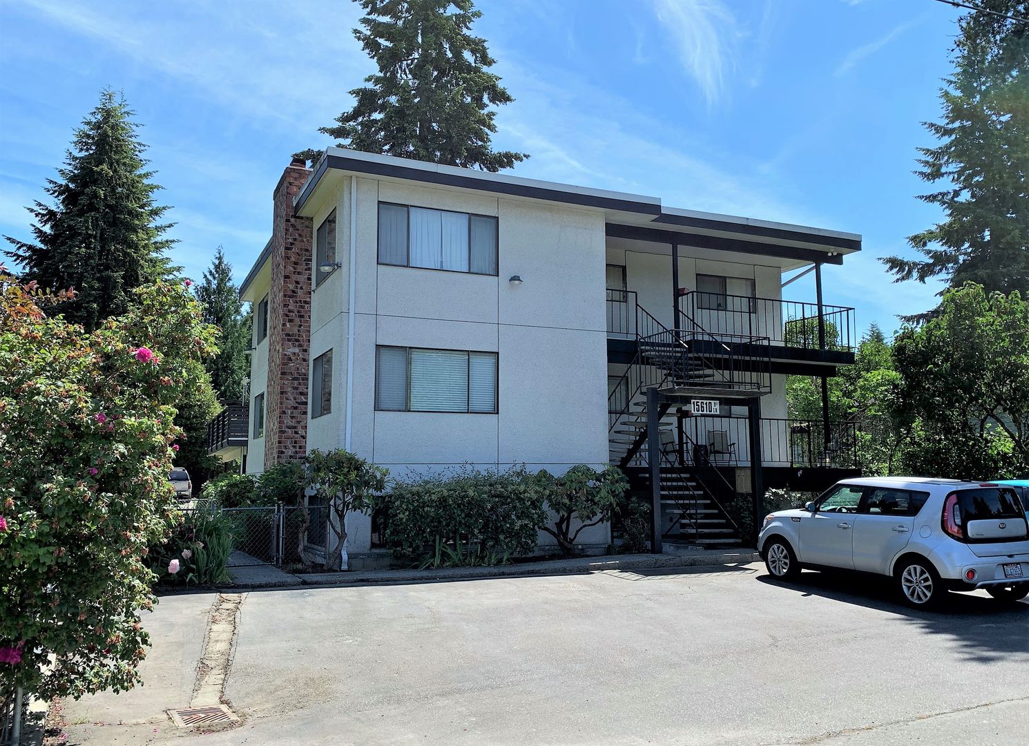 Burien Apartment: 15610 9th Ave SW