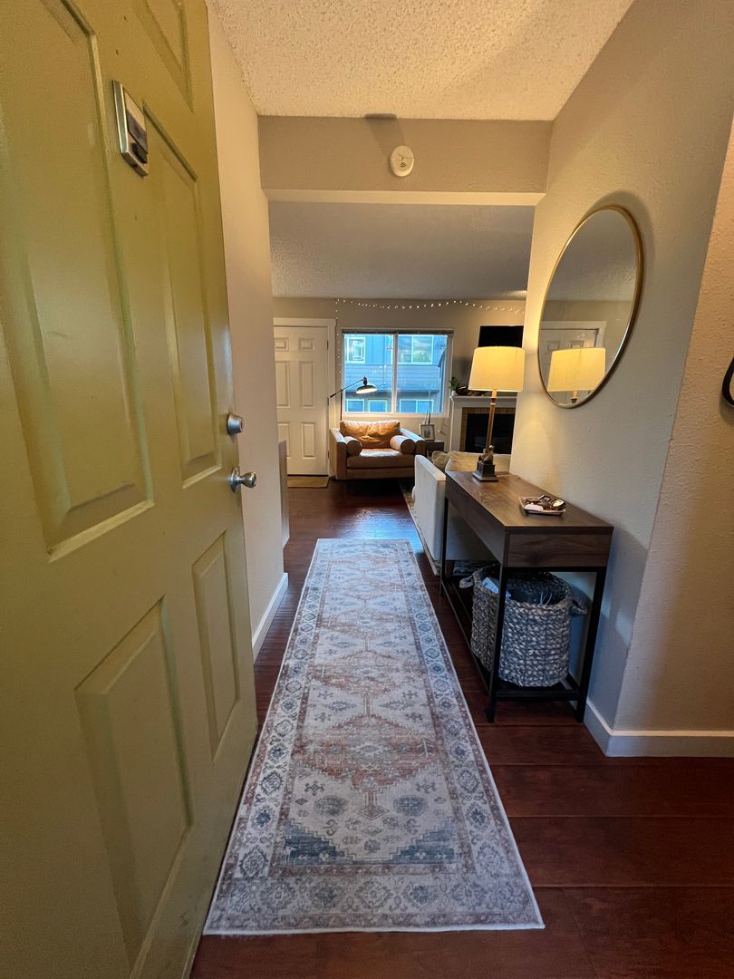 Burien Townhome: 800 SW 156th St