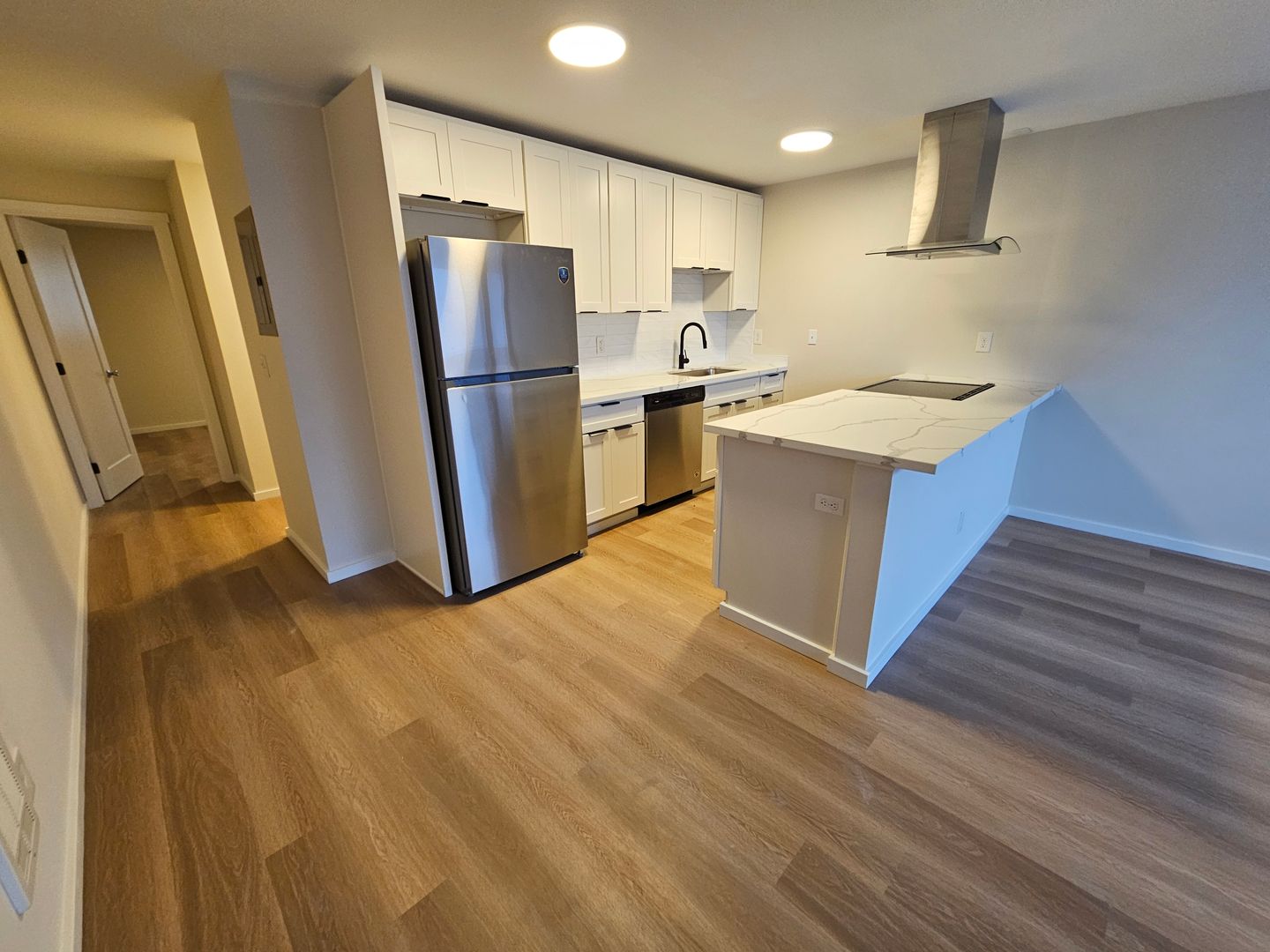 Burien Apartment: 15404 10th Ave SW