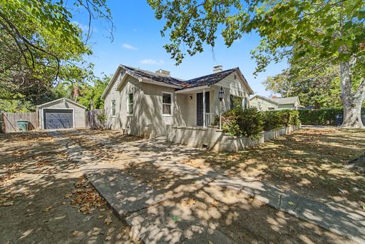 RECENTLY UPDATED 3-BEDROOM HOME WITH GARAGE – photo 1