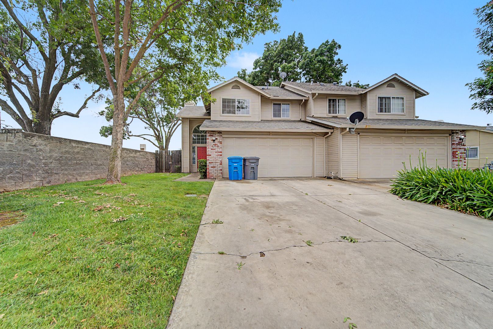 Yuba City Apartment: 1602/1604 Wildflower Circle