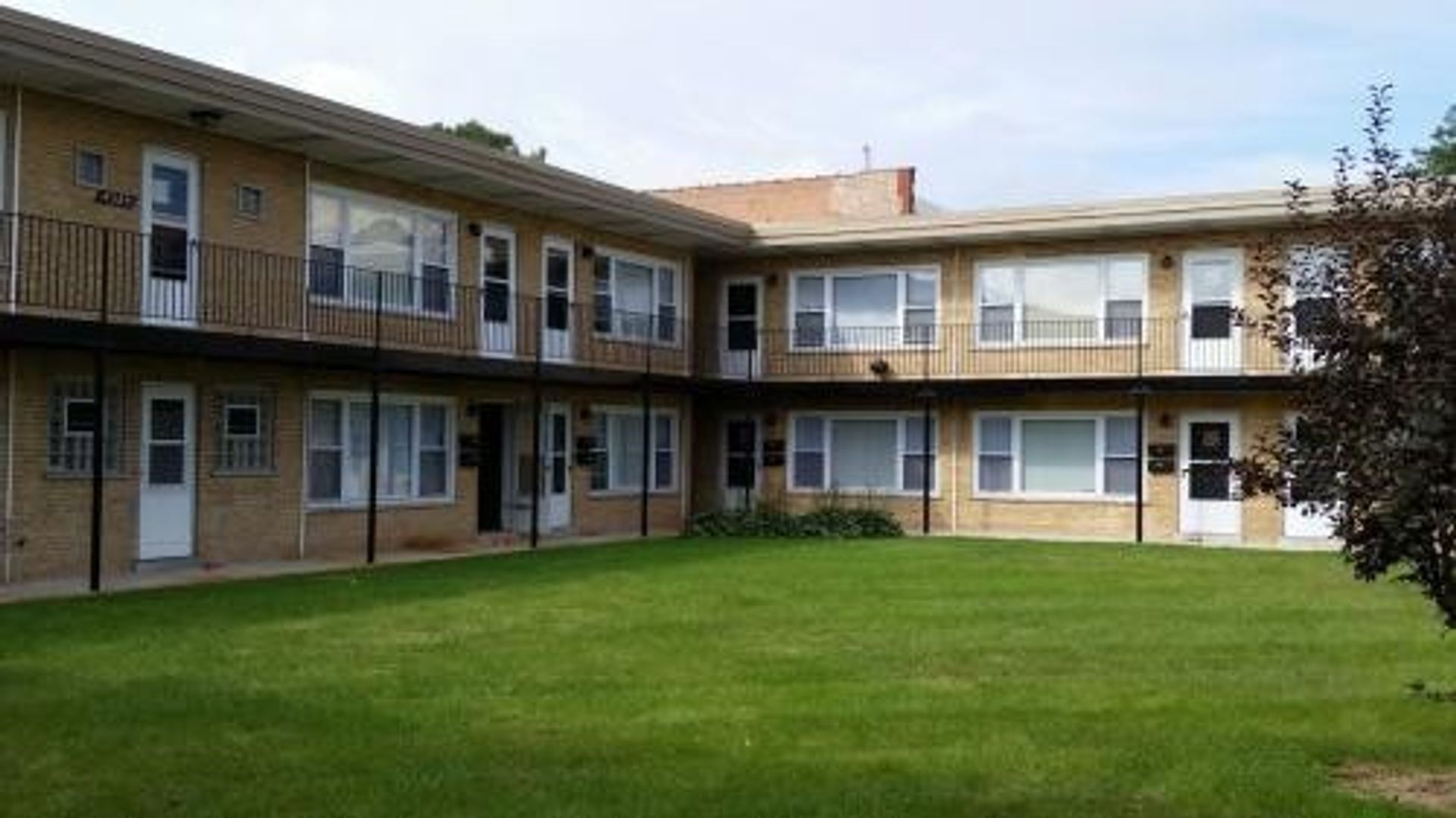 Oak Lawn Apartment: 4325 W. 95th St.
