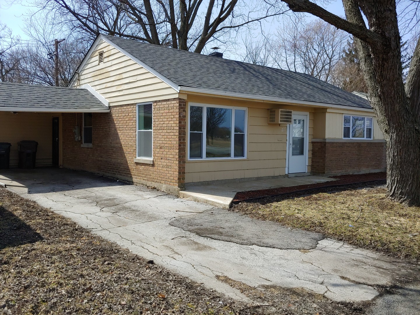 Park Forest House: 211 Sauk Trl.