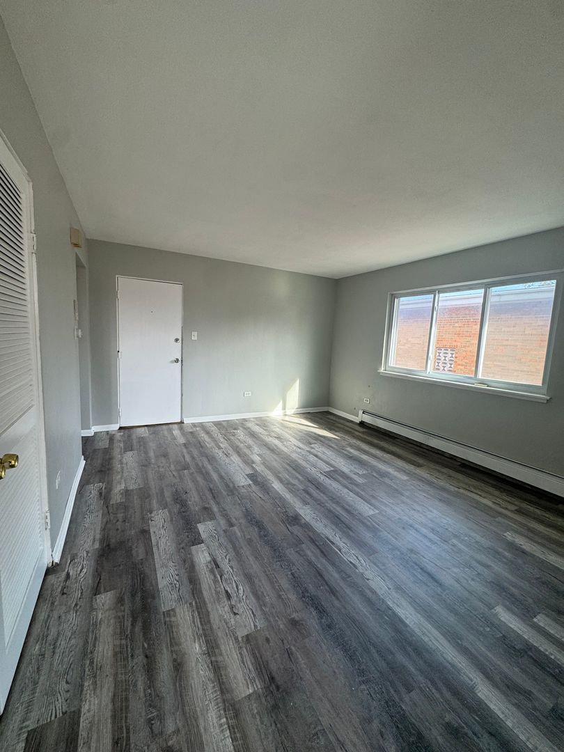 Calumet City Apartment: 1306 Sibley Blvd.