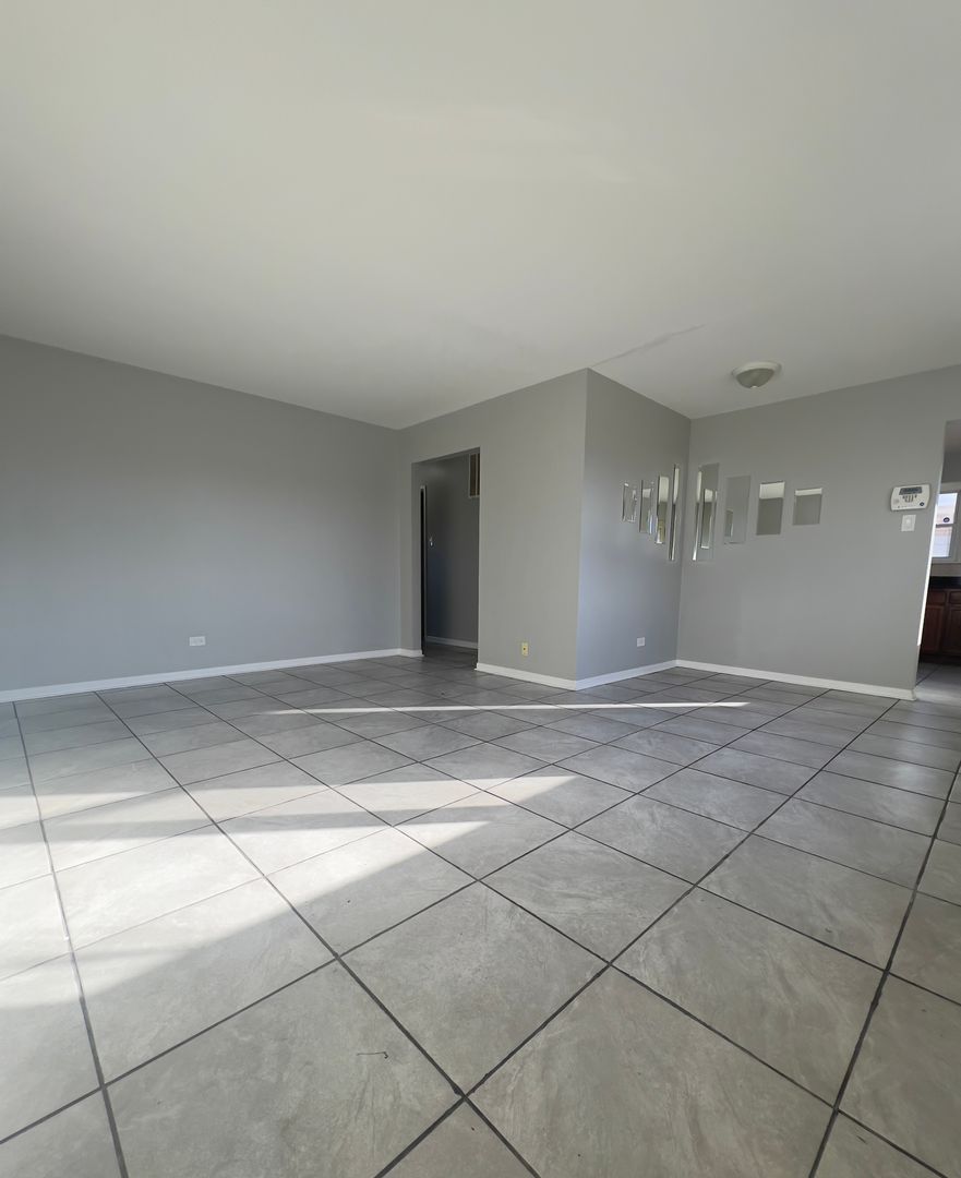 Calumet City House: 1279 Greenbay Ave.