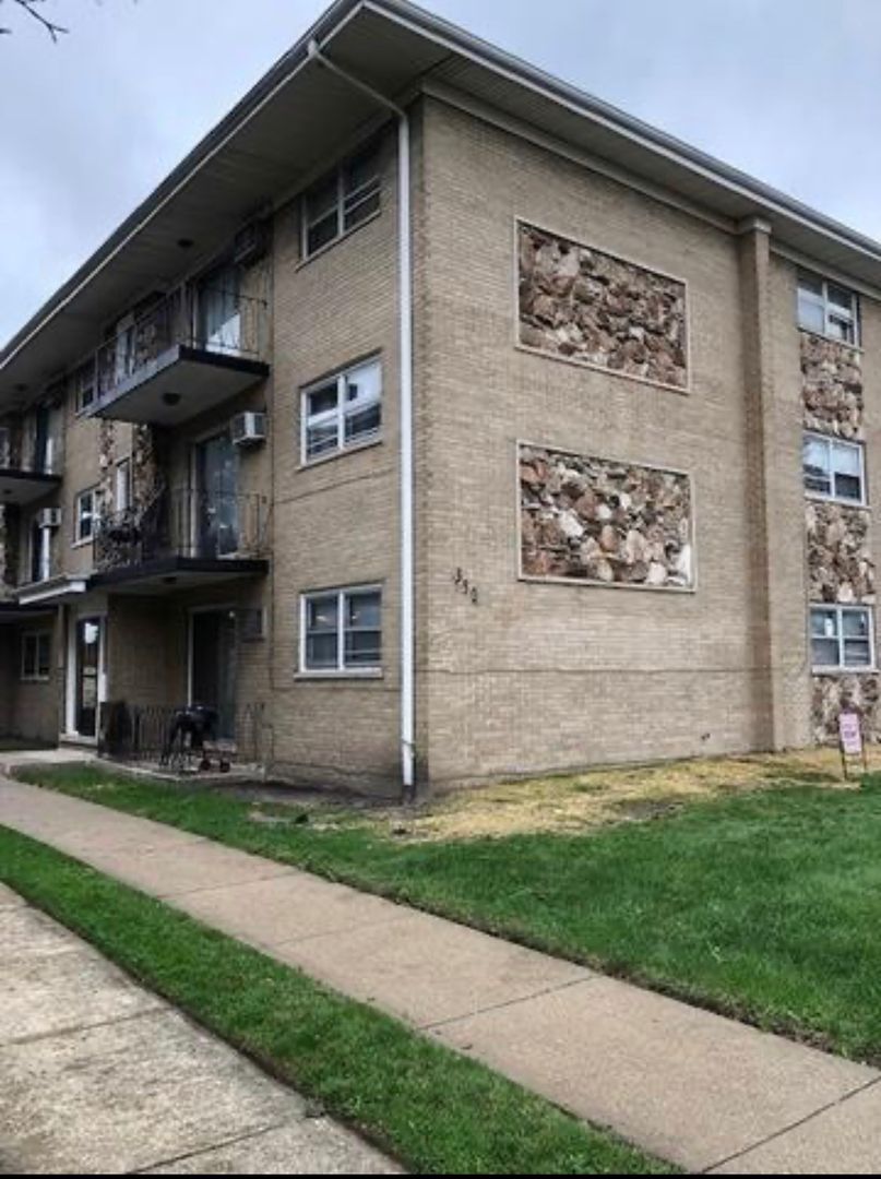 Calumet City Apartment: 330 Yates Ave.
