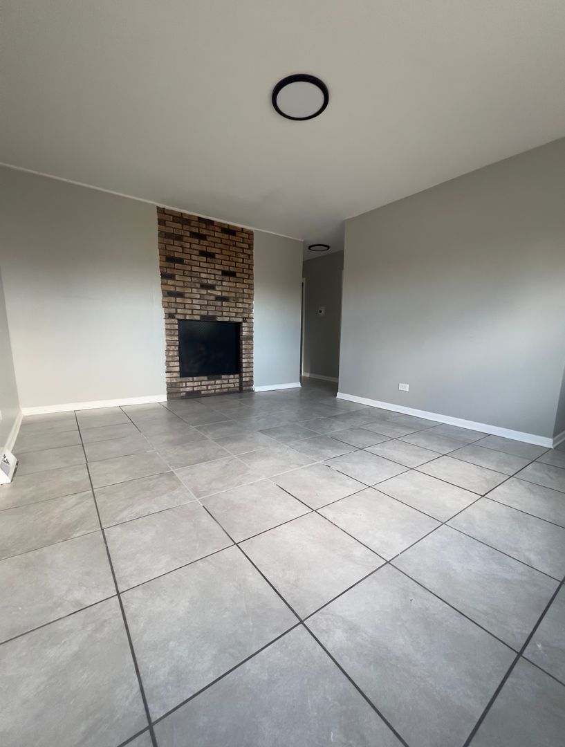 Calumet City House: 944 Greenbay Ave.