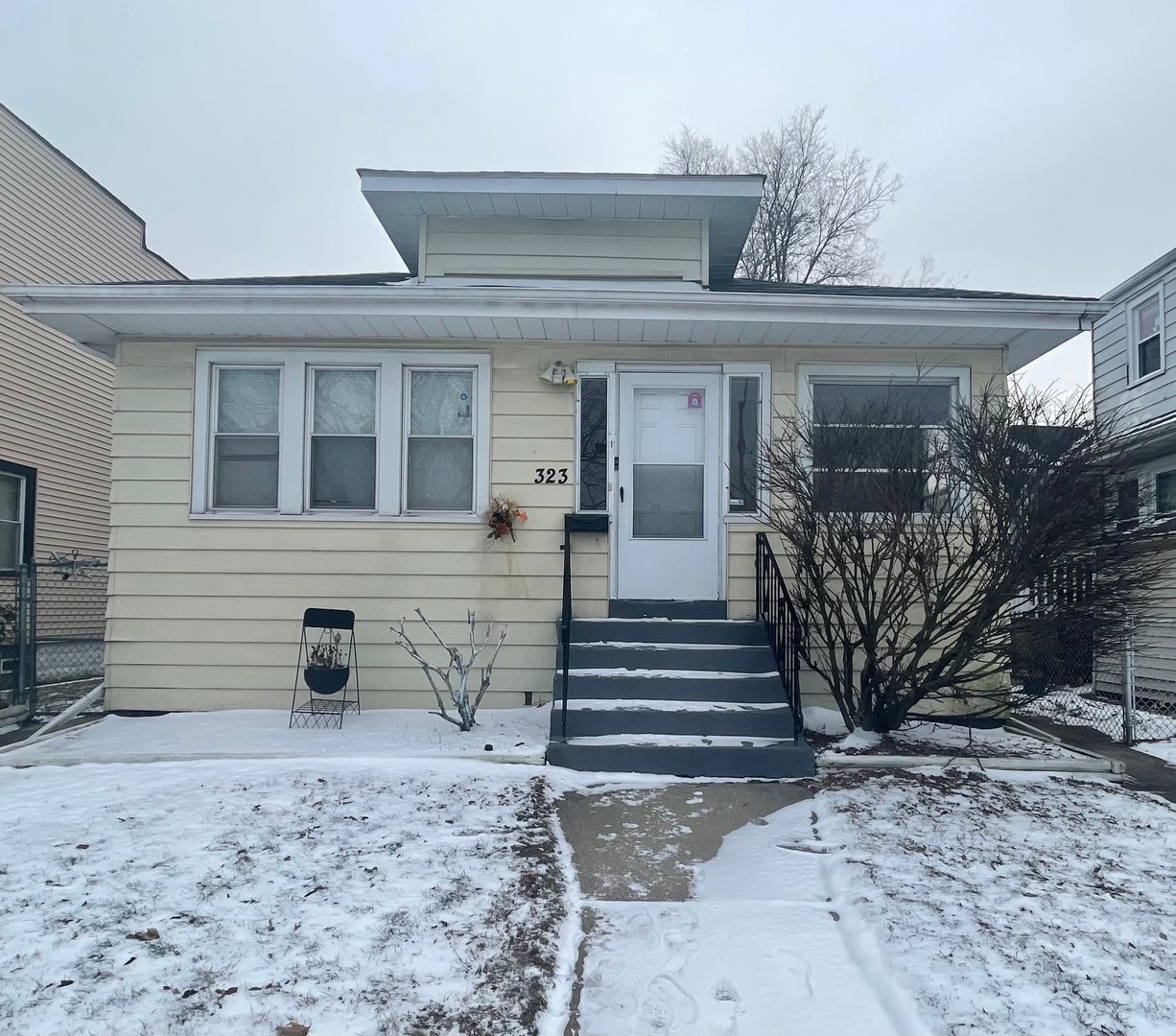 Calumet City House: 323 157th Street