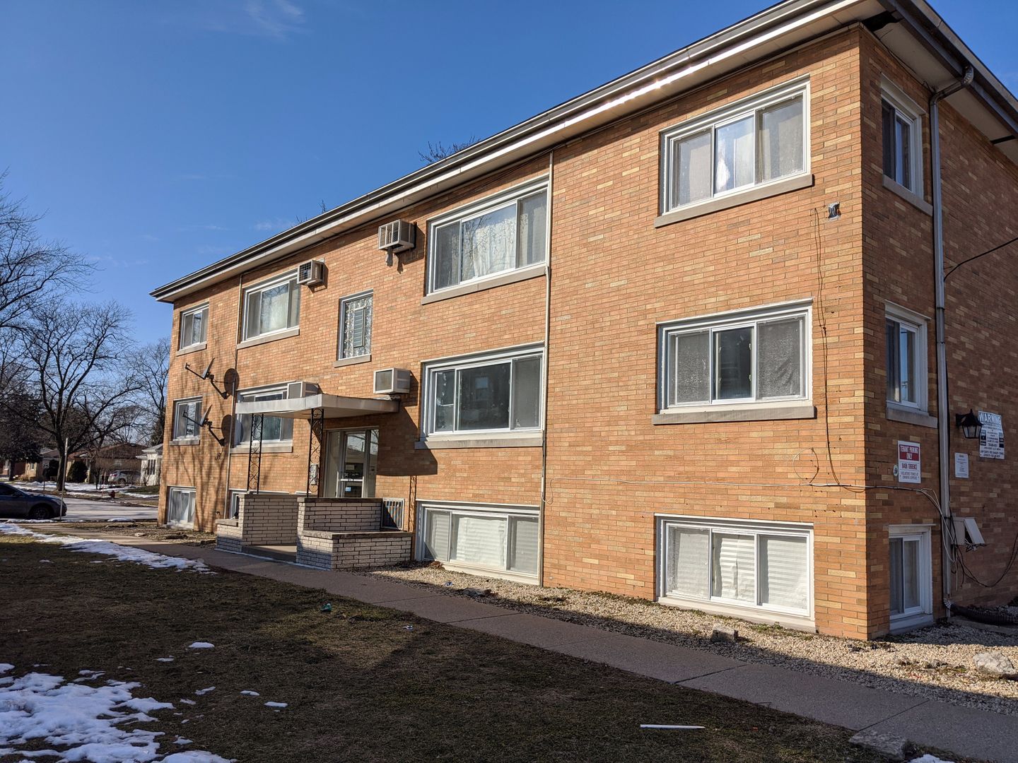 Lansing Apartment: 18406 Torrence Ave.
