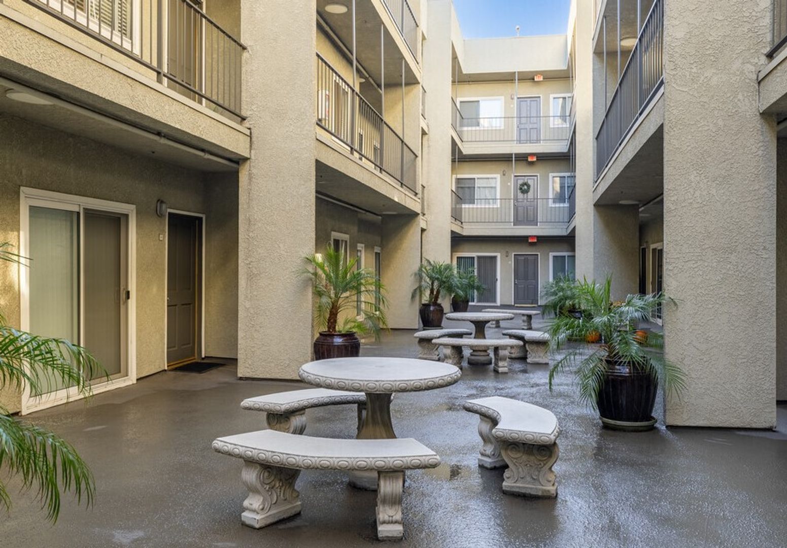 Los Angeles Apartment: 210 N. Ave 55