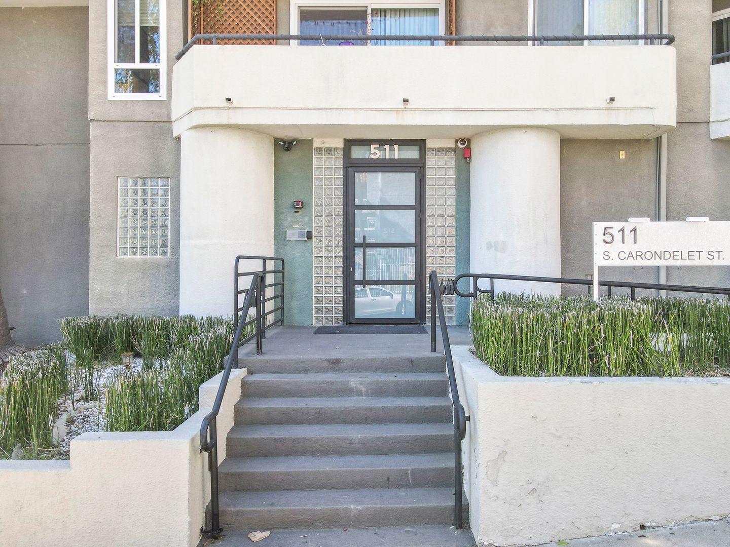 Los Angeles Apartment: 511 S. Carondelet St.