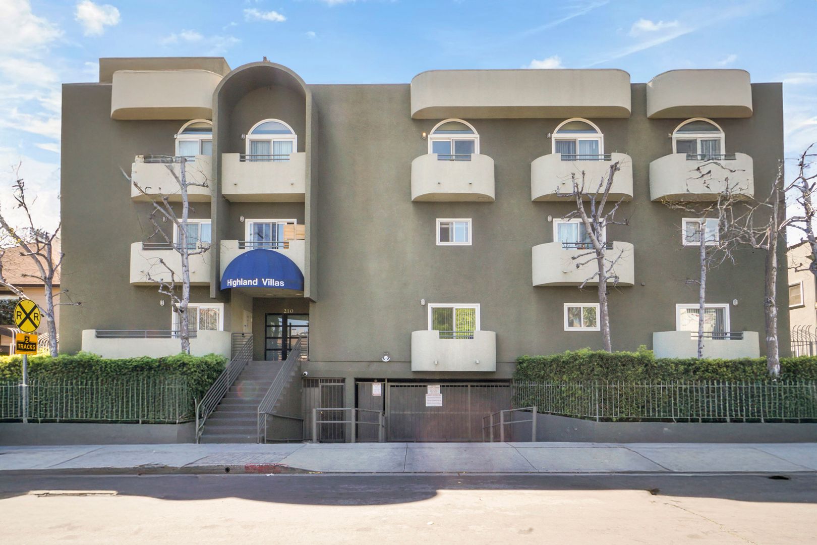 Los Angeles Apartment: 210 N. Ave 55