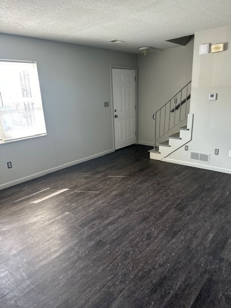 Northmoor Apartment: 2006 NW 50th Terr