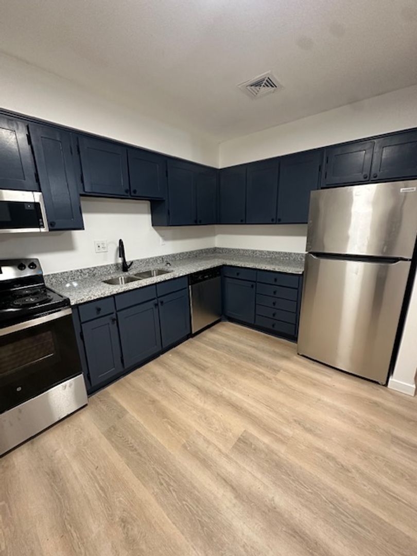 Leavenworth Apartment: 2101 Ottawa Street