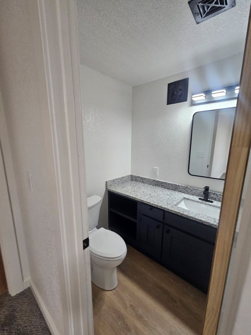 Leavenworth Apartment: 2101 Ottawa Street